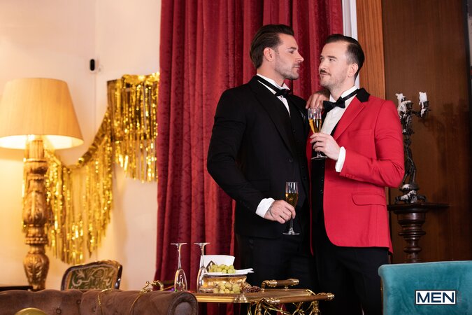 Papi Kocic and Franky Fox ring in the new year with midnight bareback sex