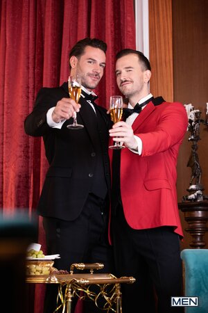 Papi Kocic and Franky Fox ring in the new year with midnight bareback sex