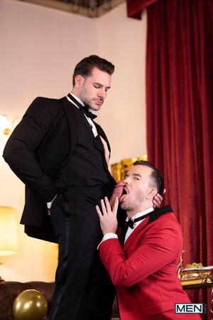 Papi Kocic and Franky Fox ring in the new year with midnight bareback sex