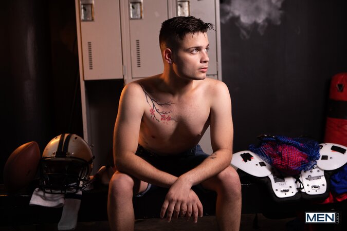 Towel boy Ryan Bailey dries off muscled football player Travis Connor with his ass