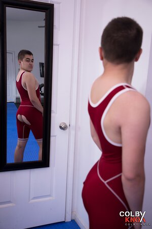 Coach Colby Chambers finds Eli Lincoln ripped singlet and takes full advantage