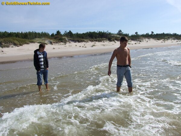 Twink watersports lovers