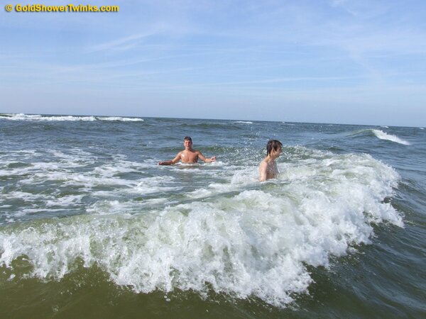 Twink watersports lovers