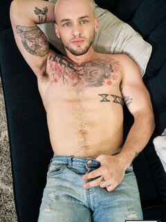 Damien Stone fucks Colton Grey