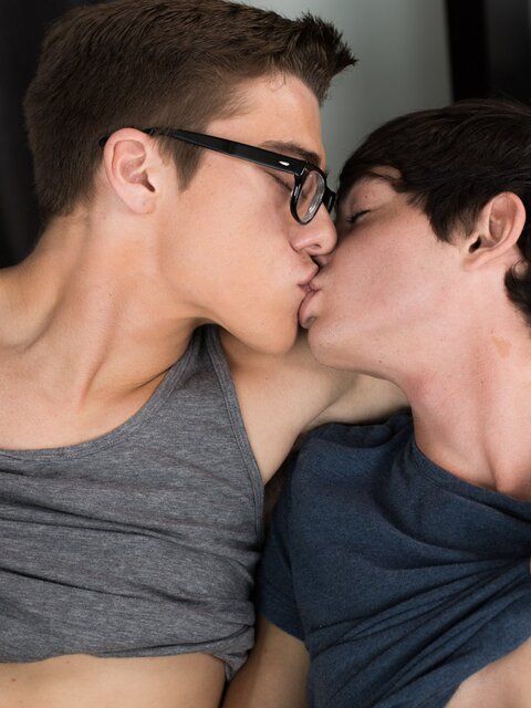 Blake Mitchell and Grayson Lange fucks Brad Chase