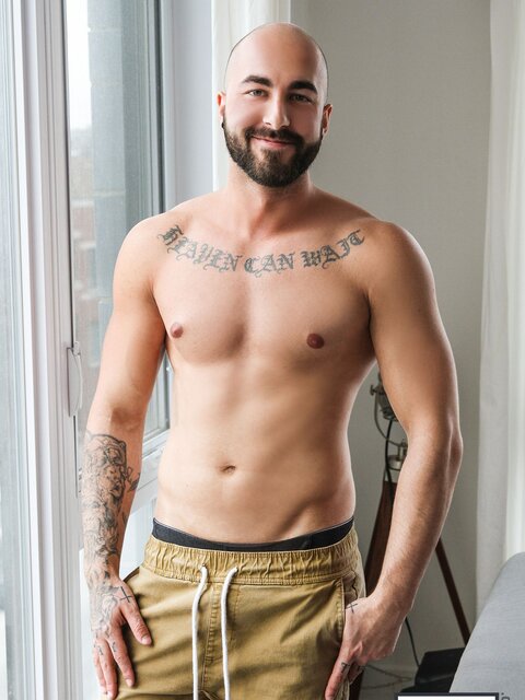 Logan Styles fucks Gabriel Wood