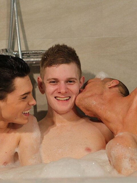 Eurogay friends have real fun enjoying each other's cock