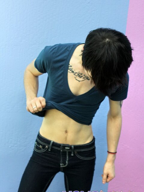 Emo twink strips and and shows tattoos on camera