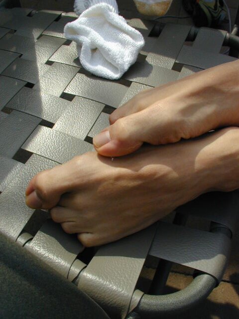 Rodrigo reveals his sweet toes after a run