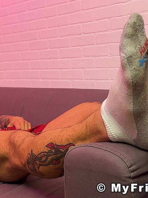 Dan Edwards gives Vinni a foot massage that turns him on