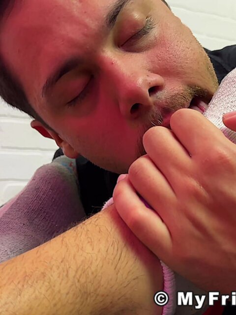 Dan Edwards gives Vinni a foot massage that turns him on