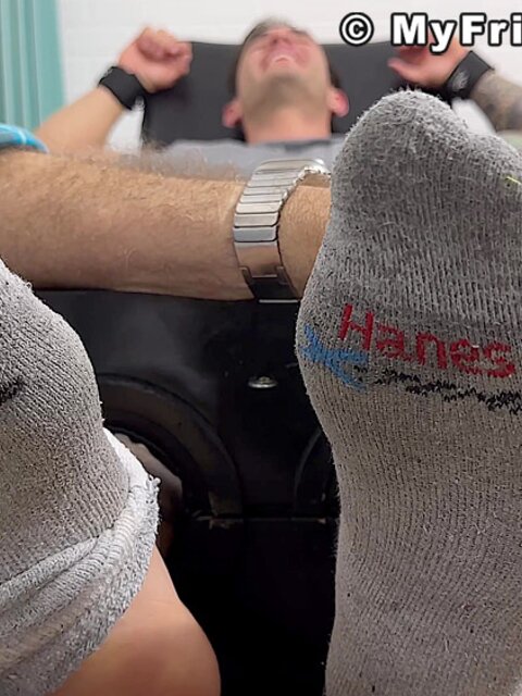 Vinni goes from athletic socks to barefoot and completely naked