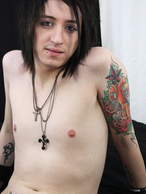 Cute emo twink Mylo Fox shows off his jerking skills on camera