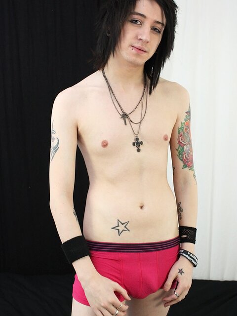 Cute emo twink Mylo Fox shows off his jerking skills on camera