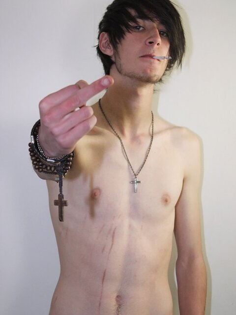 Cheeky emo boy Tommy May strips down and blows his load