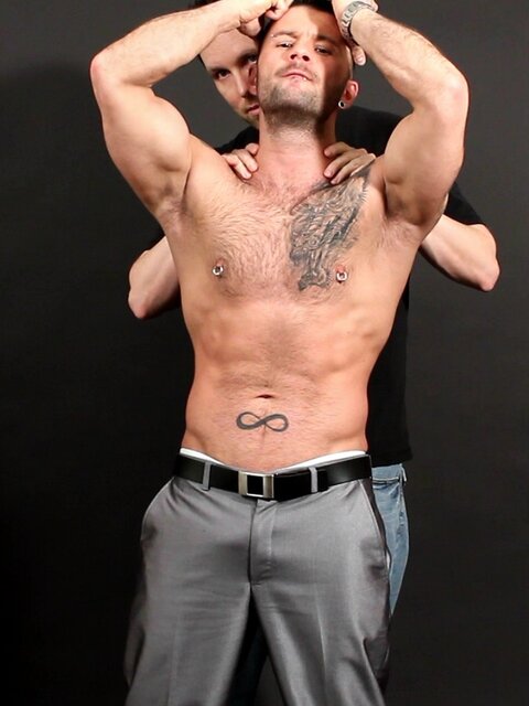 Pascal films Manuel Deboxer’s muscles raw