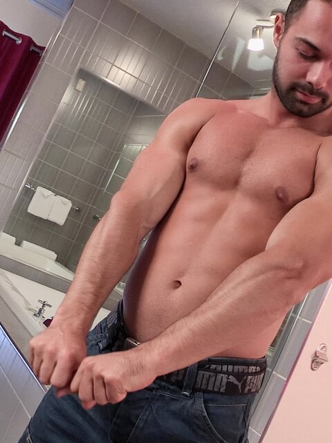 Alexandre jerks off in shower for Pascal’s raw footage