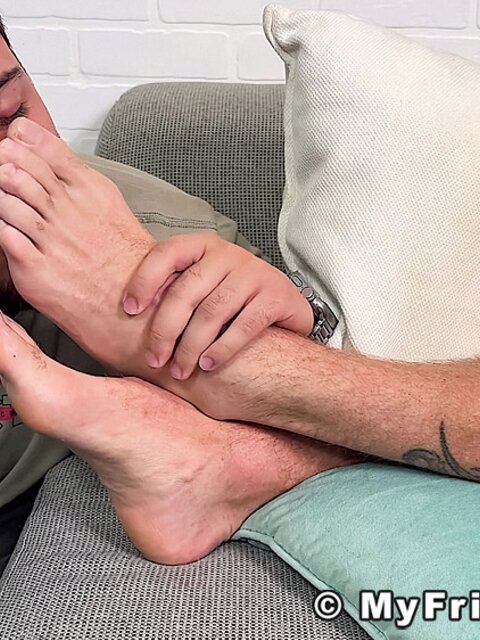 Dan Edwards gives Markus a foot worship he enjoys