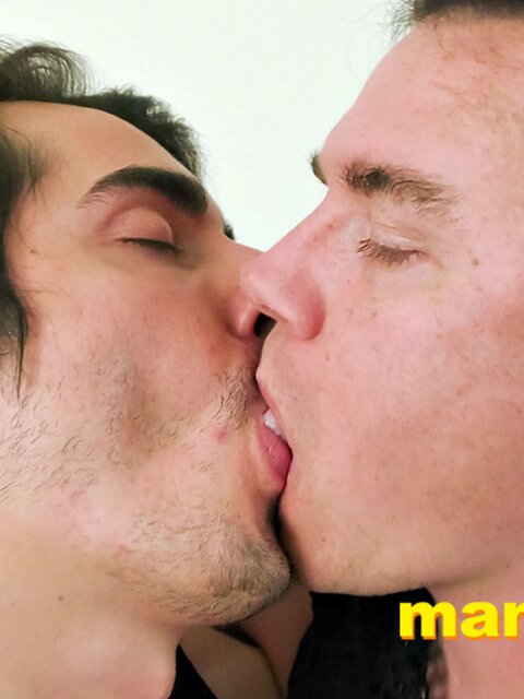 Johnny Mercy kisses Leo Blue deep for half hour