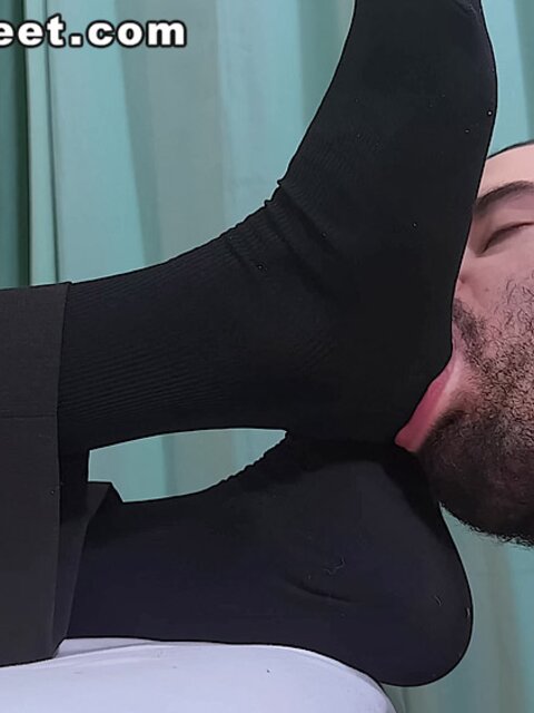 Dr. Thom worships Lando’s socked feet at clinic