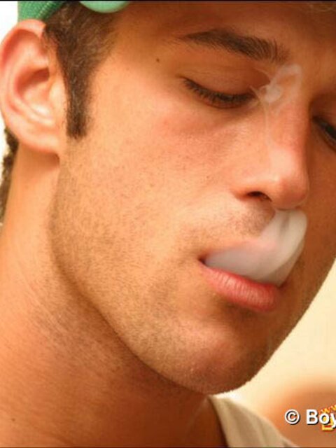Cowboy Cody masturbates hard while smoking and shows his bubble butt