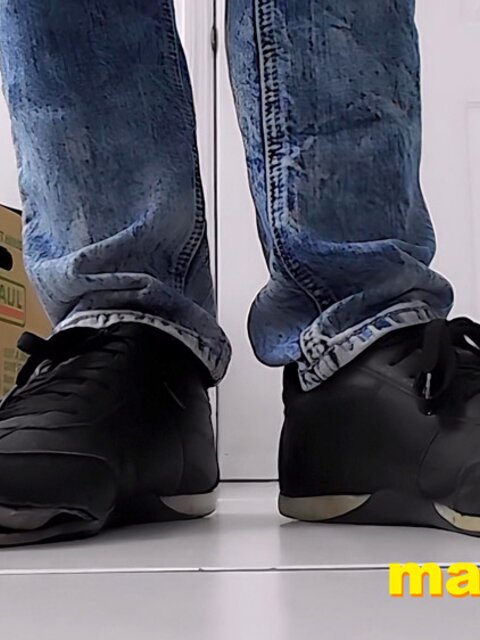 Richard Lennox steps on you and shows off his dirty, worn shoes