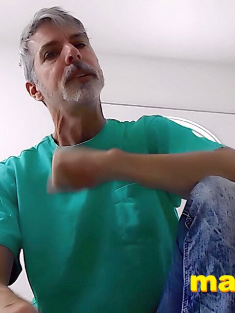 Richard Lennox steps on you and shows off his dirty, worn shoes