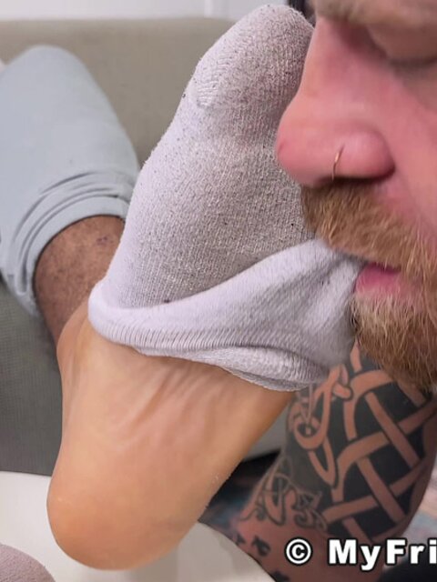 Jayden gets hard as Riley sucks his toes post-gym