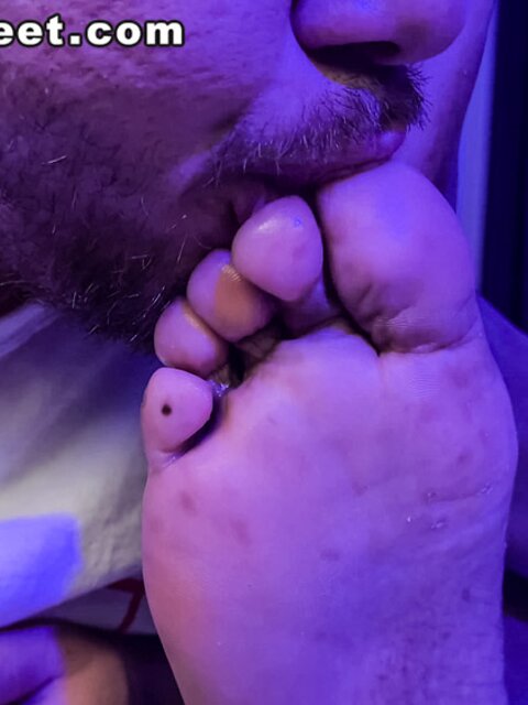 Dan Edwards sucks Chill’s toes while Ray enjoys it