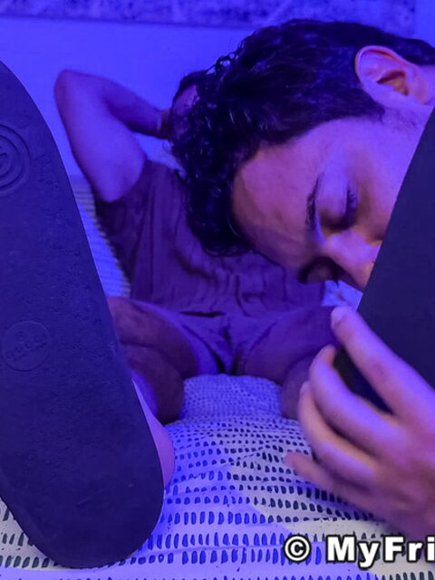 Dan Edwards sucks Chill’s toes while Ray enjoys it
