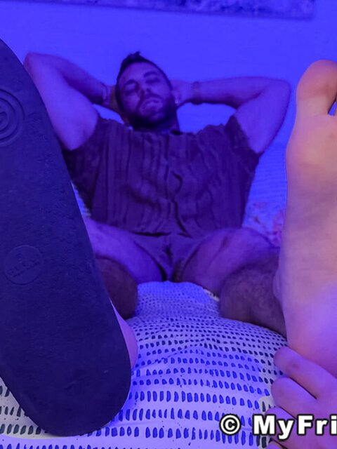 Dan Edwards sucks Chill’s toes while Ray enjoys it