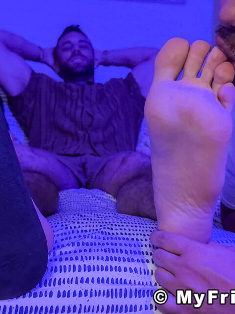 Dan Edwards sucks Chill’s toes while Ray enjoys it
