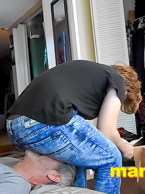Richard Lennox falls while sniffing Elis Ataxxx’s butt