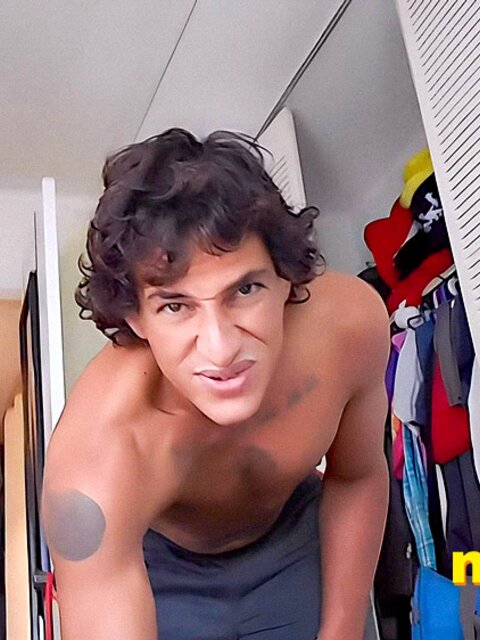 Tony Cazzo works out as you sniff his smelly feet