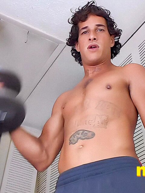 Tony Cazzo works out as you sniff his smelly feet