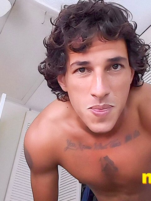 Tony Cazzo works out as you sniff his smelly feet
