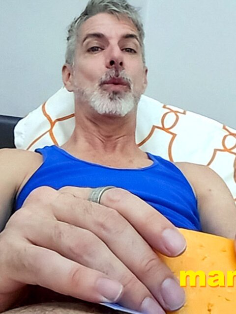 Richard Lennox mocks your size while eating cheese