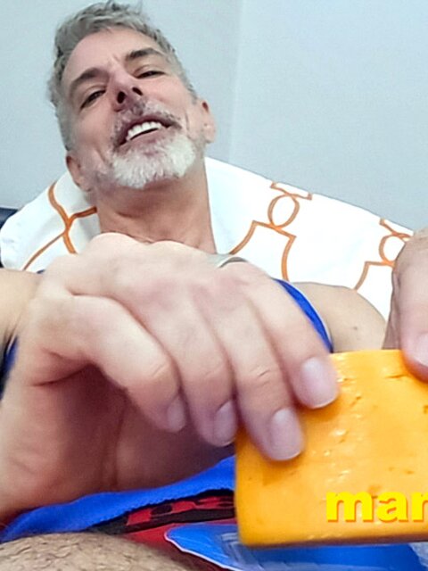 Richard Lennox mocks your size while eating cheese