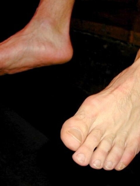 Tommi balances Alan Pratt with his size 14 feet