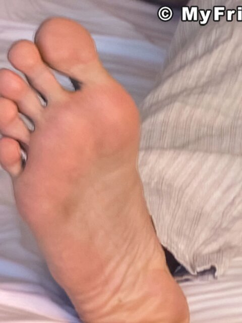 Michael Crowe jerks off barefoot and cums on his feet
