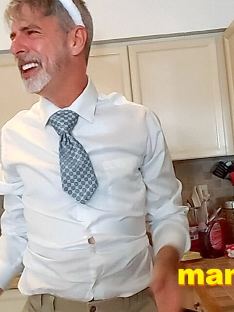Richard Lennox jerks off at Easter and cums on table