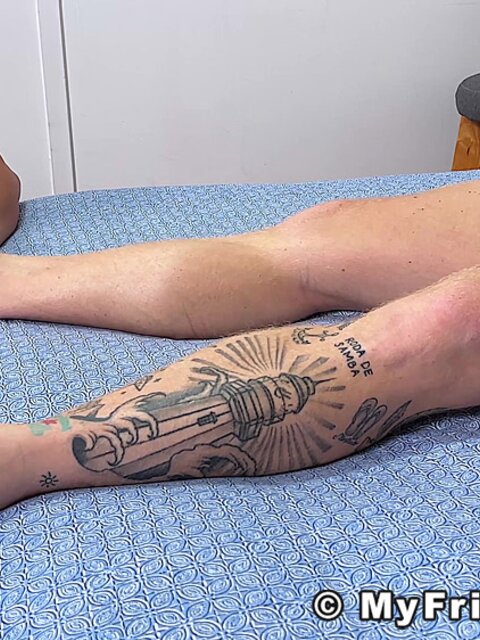 Anthony G gets feet worshipped by Dan Edwards to relax