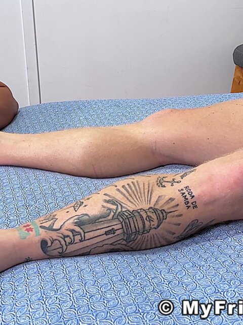 Anthony G gets feet worshipped by Dan Edwards to relax