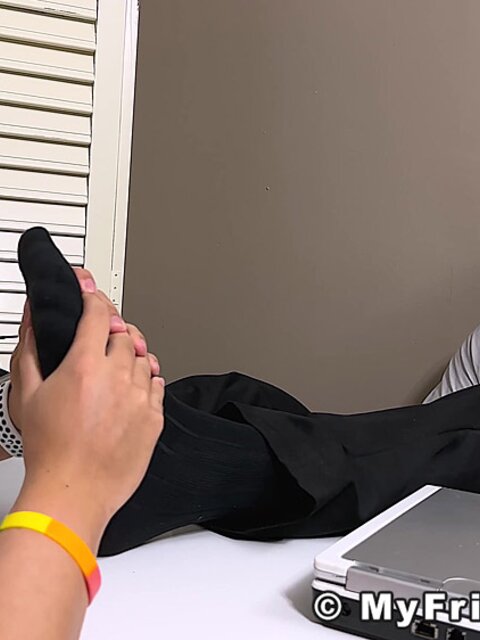 Drew Harper lets Dan Edwards sniff his feet for a deal