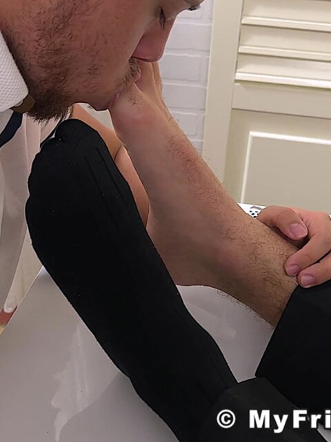 Drew Harper lets Dan Edwards sniff his feet for a deal