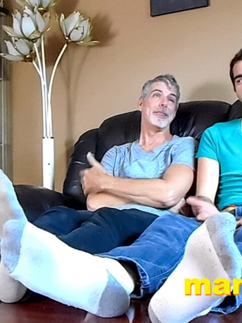 Richard Lennox spreads Kody Tracer’s toes for you to lick