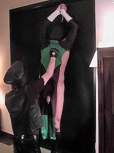 Villain Shadow Junior deep throats Ray Boy’s cock in uniform play