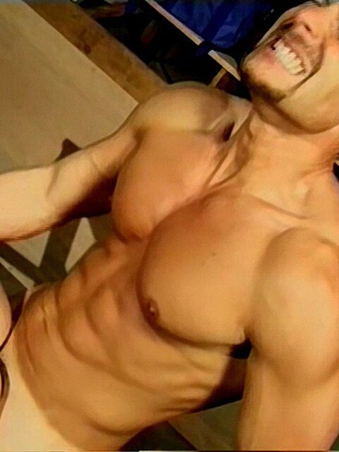 Bearded Drew Andrews takes Doug Jeffries’ cock