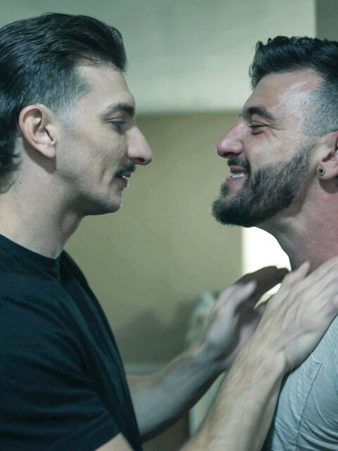Michael Jackman fucks Ian Holms hard in a muscle man hookup