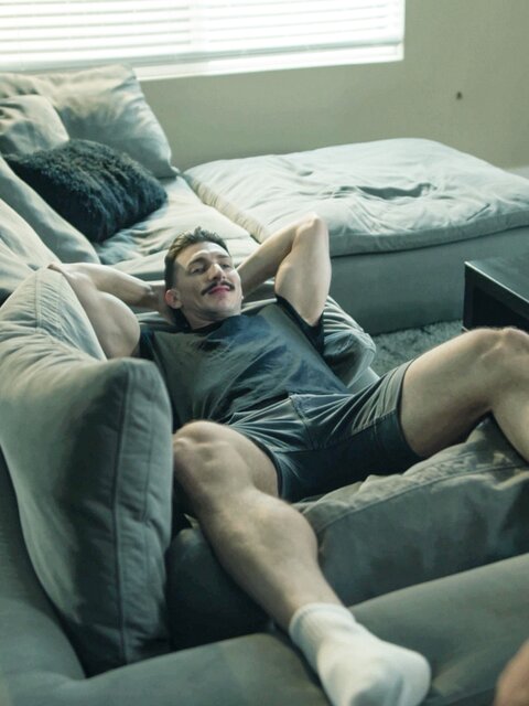 Michael Jackman fucks Ian Holms hard in a muscle man hookup